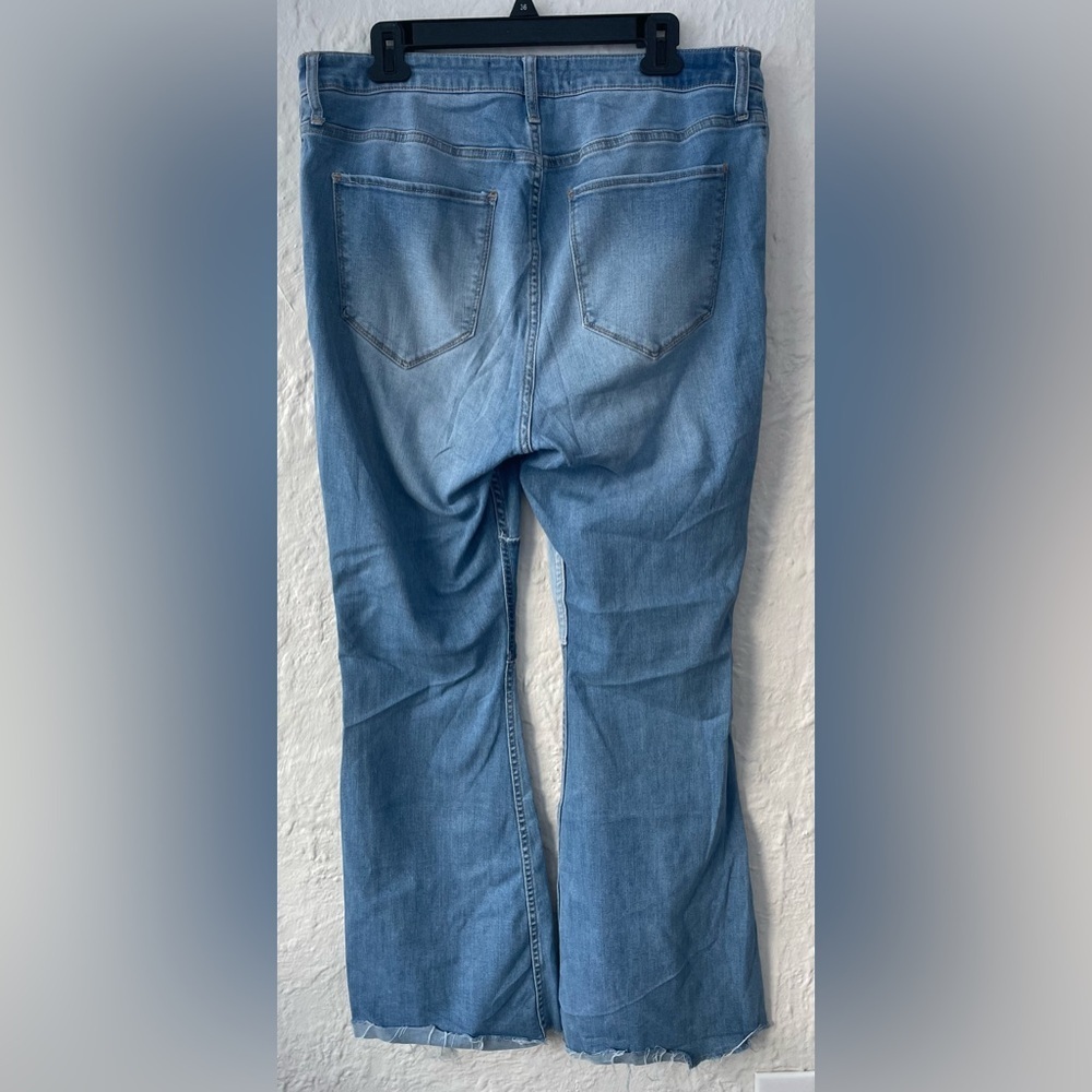 Hollister Patchwork High Rise Flare Raw Hem Soft Stretch Denim Jeans; 19 34/31 - Picture 6 of 6